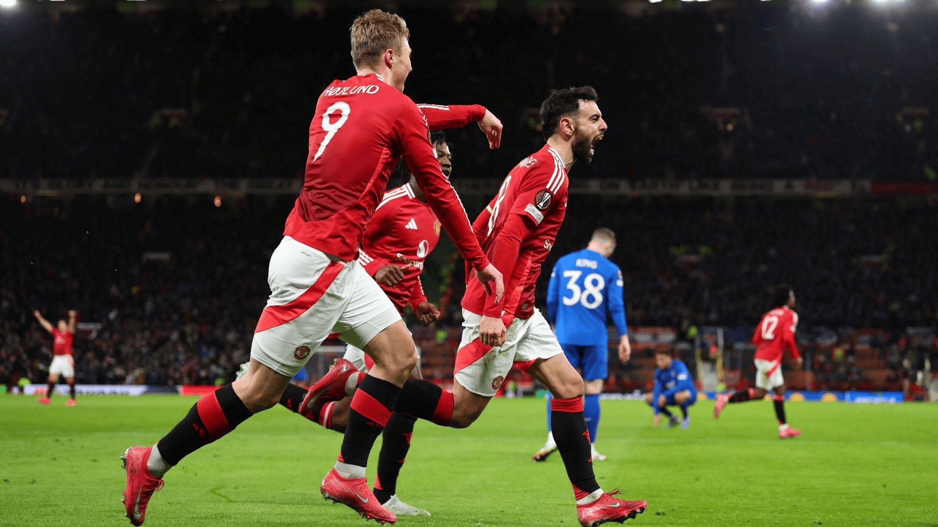 世俱杯-曼联主场大胜,重返联赛前列