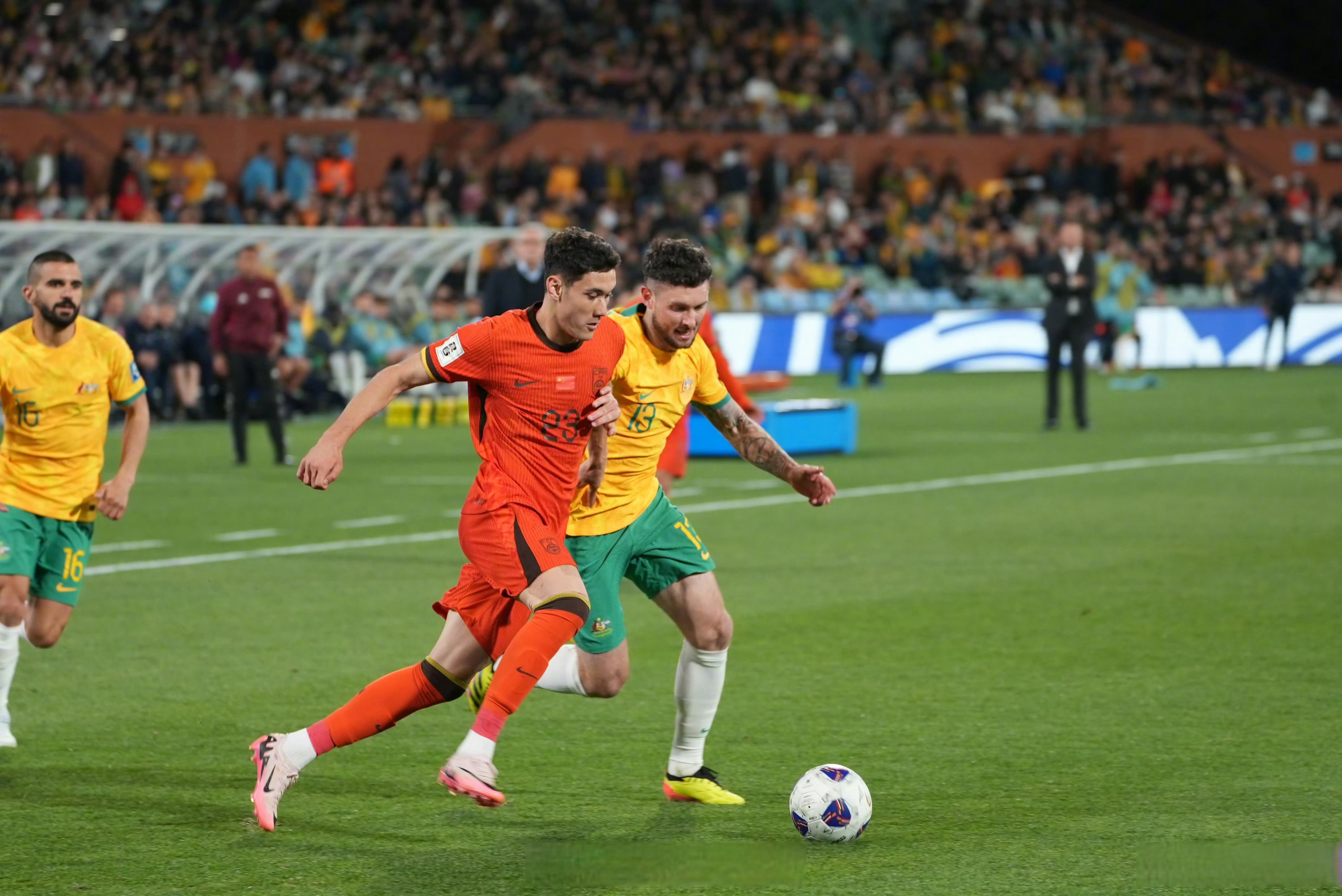 包含澳大利亚前锋在欧洲赛场上助球队获胜的词条 包含澳大利亚前锋在欧洲赛场上助球队获胜的词条