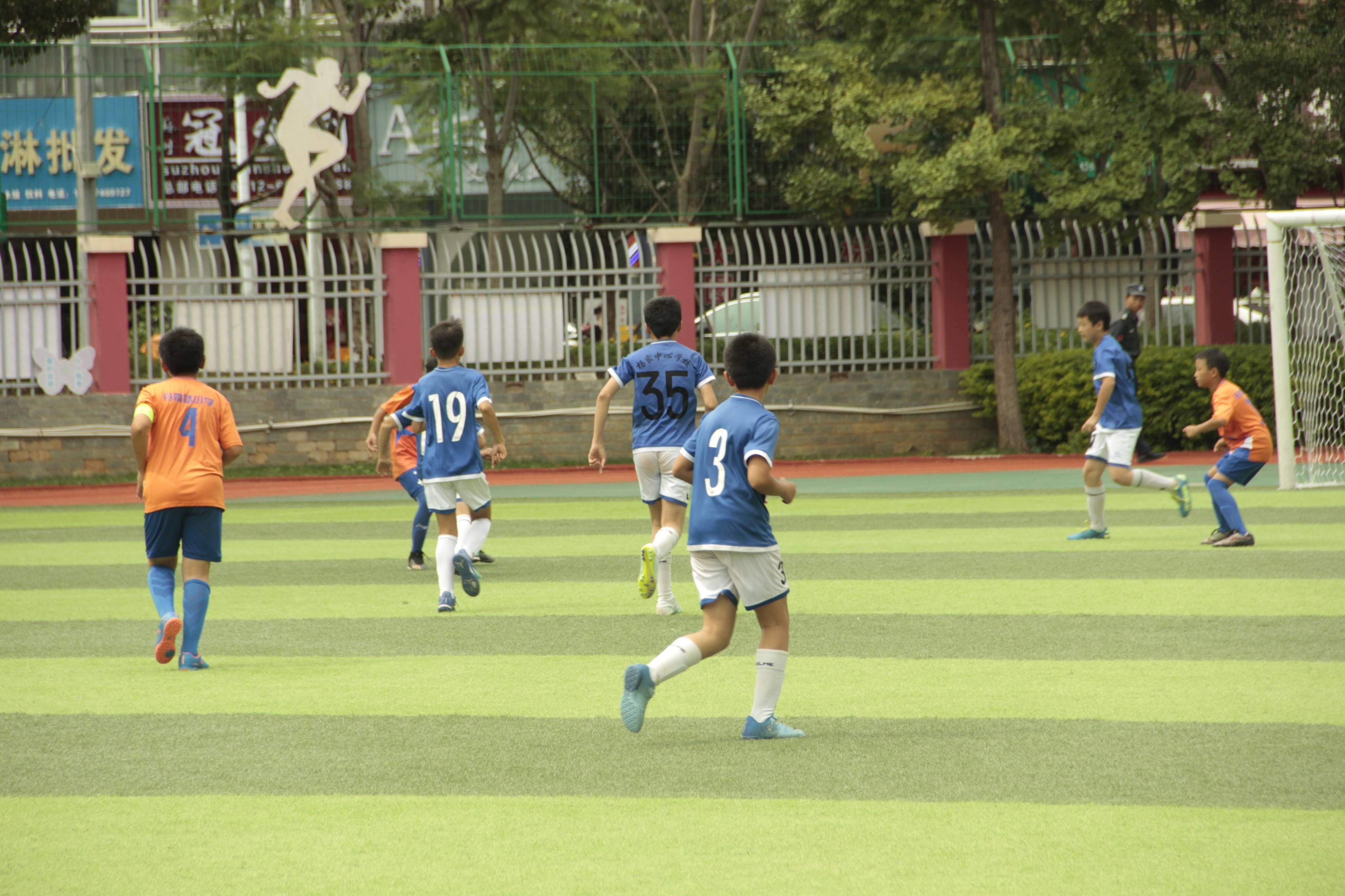 世俱杯官网-关于足球场上燃情比拼,赛事场面激烈的信息