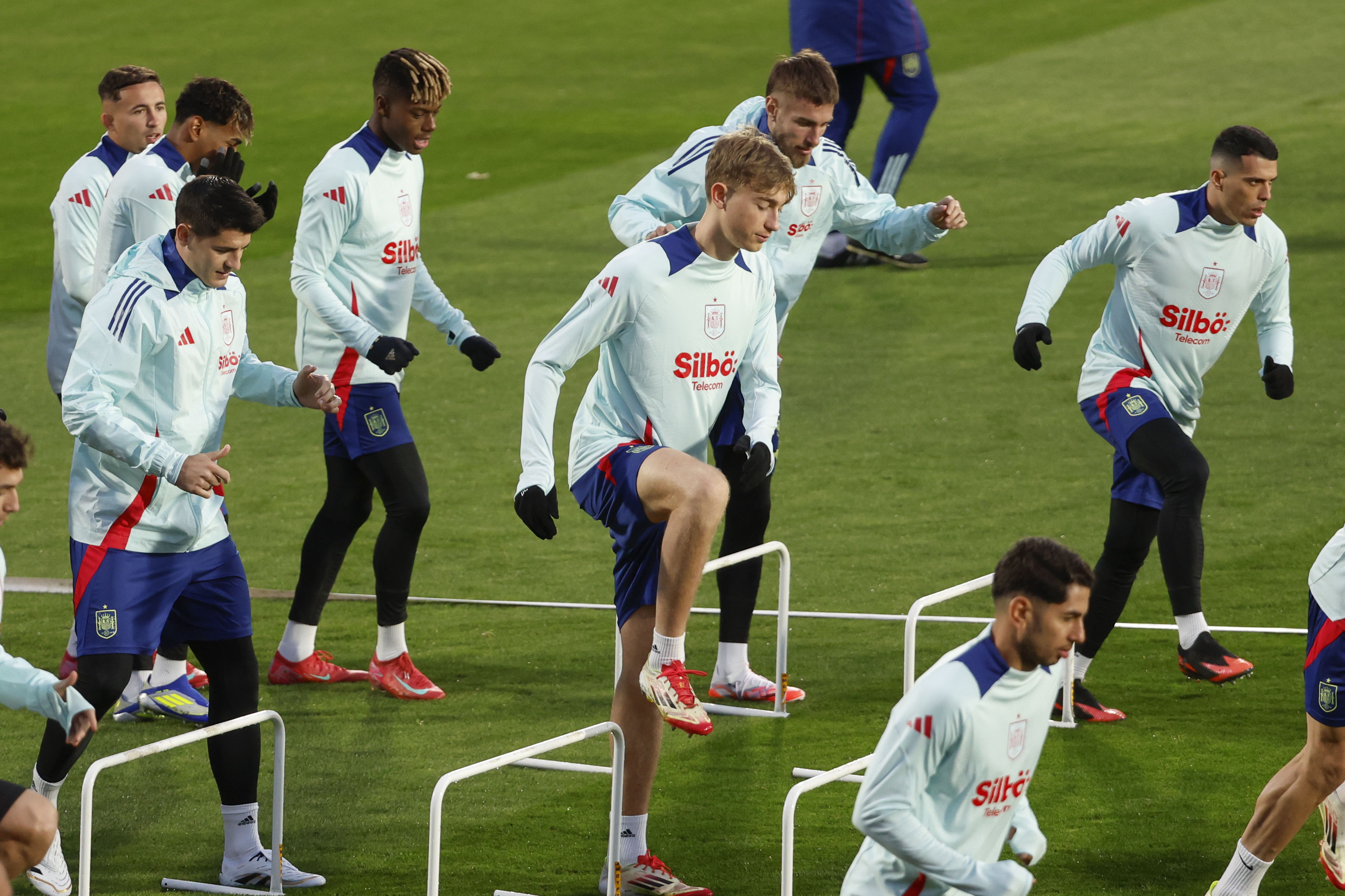 世俱杯时间-欧国联赛事场面激情澎湃,球迷欢呼不断的简单介绍