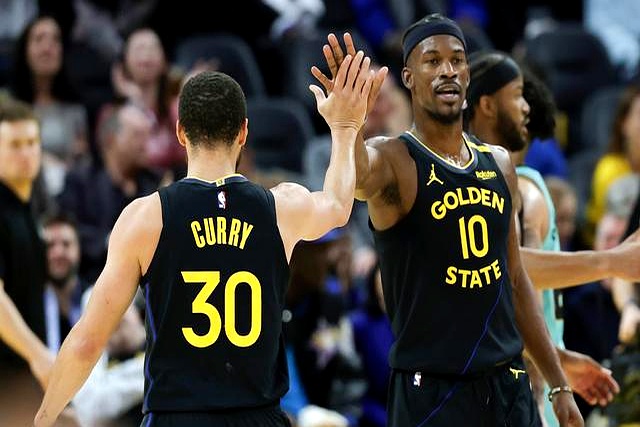 勇士胜马刺,库里砍下+得分 勇士胜马刺,库里砍下+得分