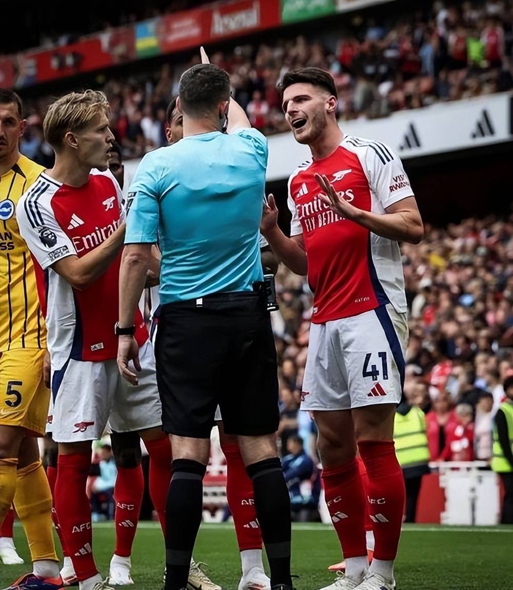 世俱杯参赛资格-阿森纳客场不敌曼联,遭遇连败