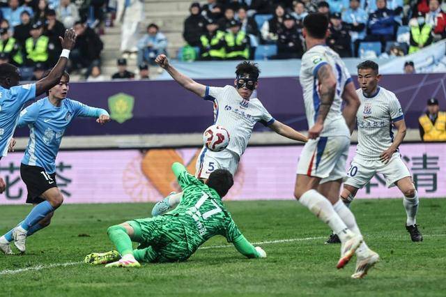 广州富力主场大胜上海申花,士气高涨 广州富力主场大胜上海申花,士气高涨