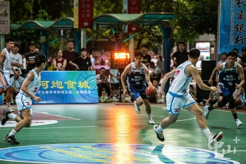 世俱杯-精彩的篮球联赛呼啸而至,预示着一场激烈大战的简单介绍