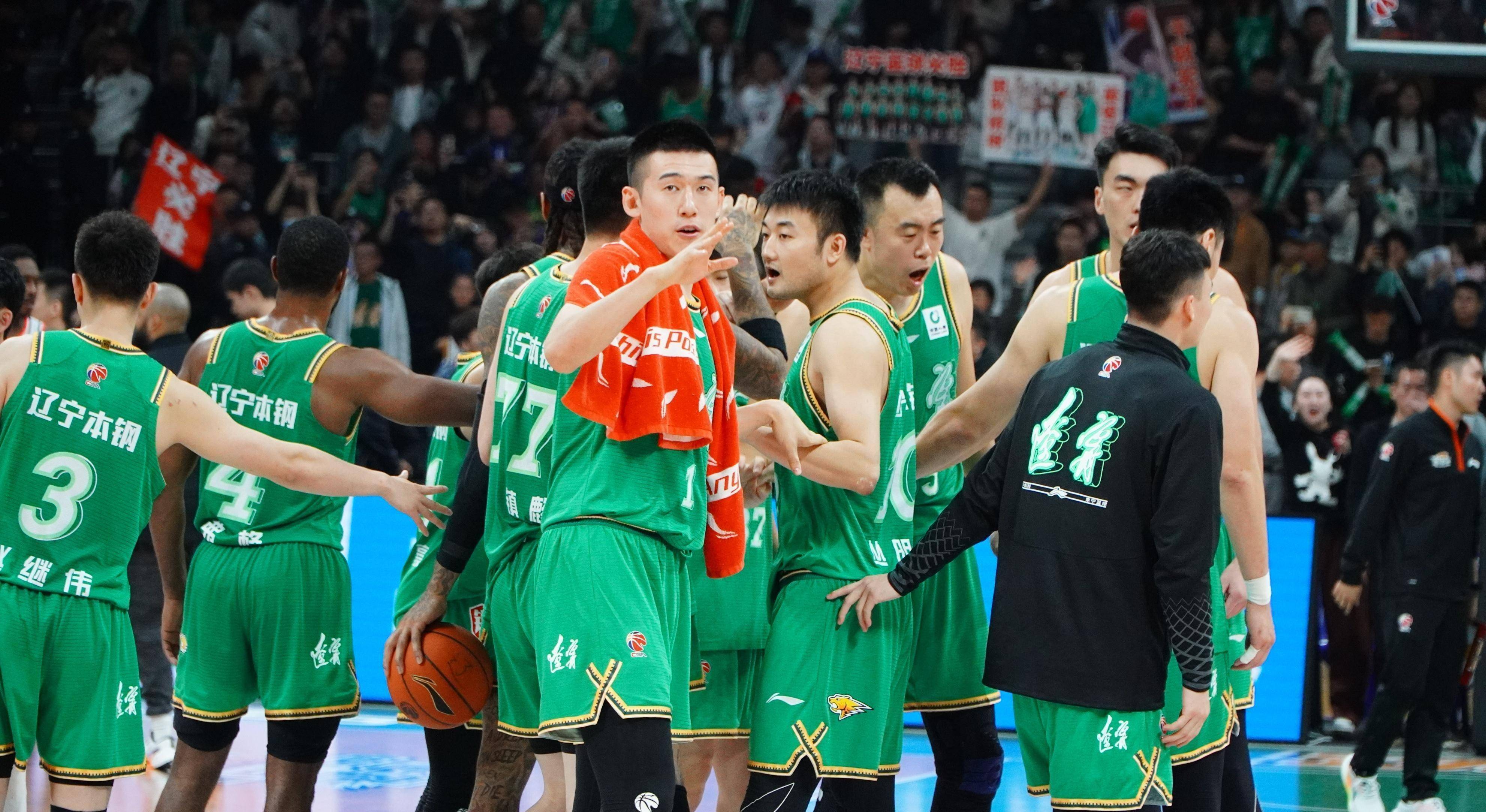 世俱杯冠军-东莞男篮迎来对阵辽宁艰苦卓绝拼尽全力