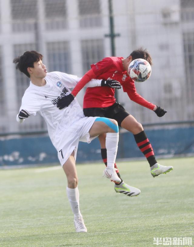 足球比赛场面令人惊艳,精彩绝伦 足球比赛场面令人惊艳,精彩绝伦