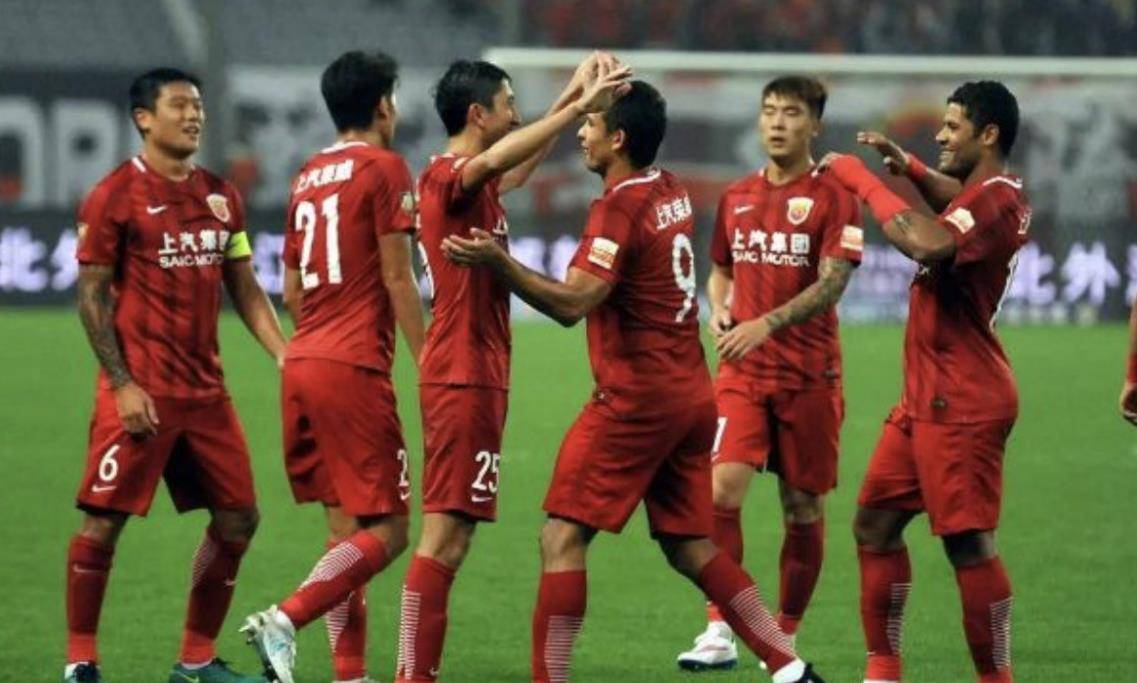 鲁能主场战平上港，争夺积分榜前三位置