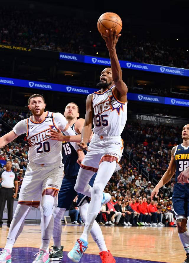 猛龙擒掘金，范弗利特狂砍分