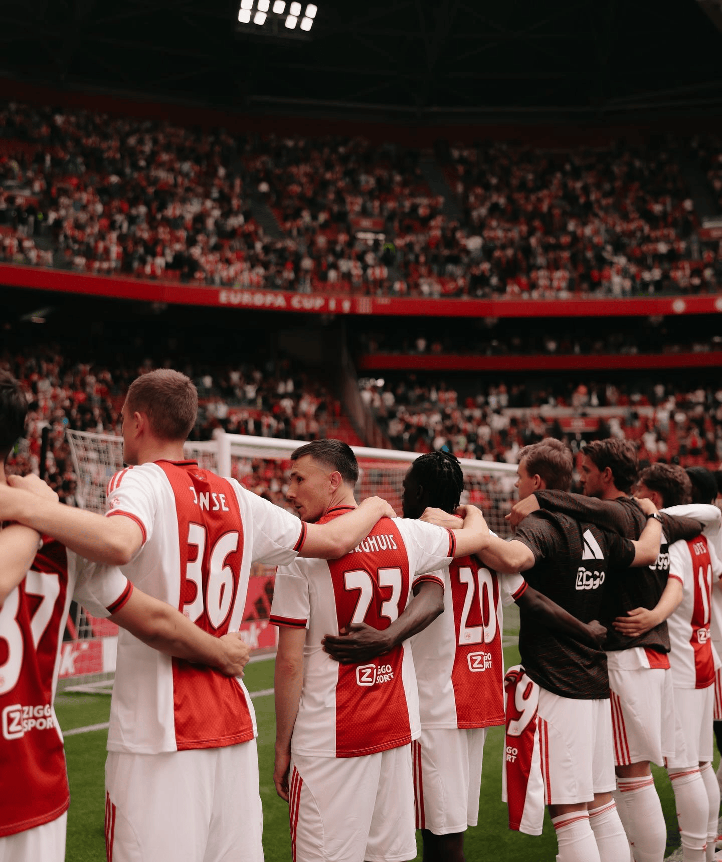 世俱杯参赛资格-阿贾克斯队奋勇向前,取得胜利