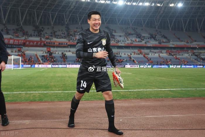 世俱杯奖金-建业门将王大雷连续表现出色，成为球队救火英雄