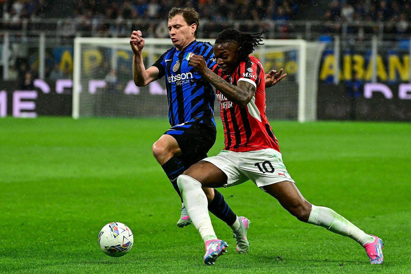 世俱杯分组-AC米兰努力斗争，为争夺欧冠资格加油