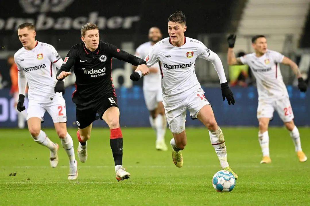 法兰克福客场大胜,横扫对手 法兰克福客场大胜,横扫对手