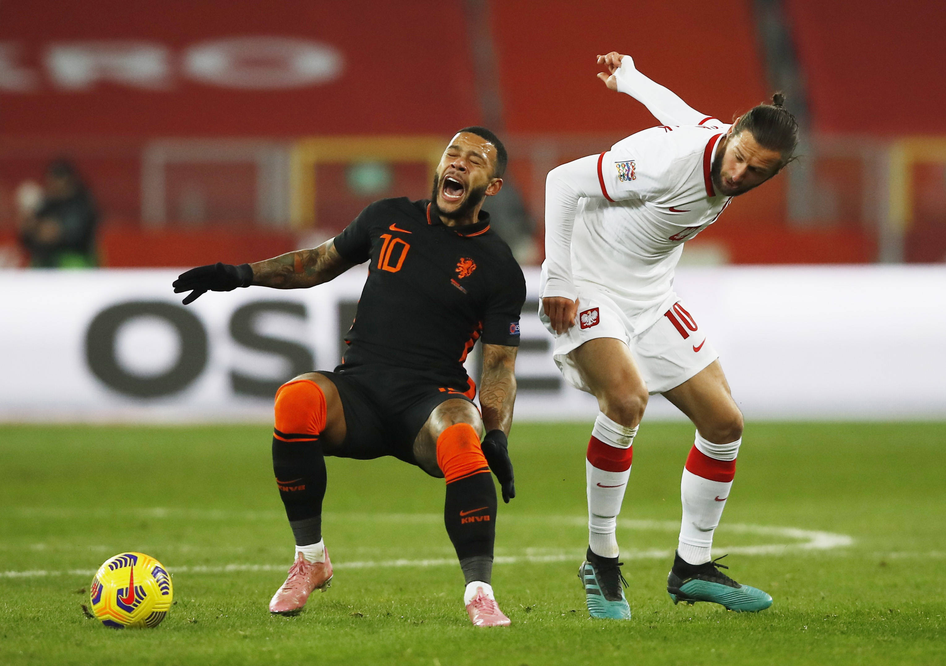 世俱杯官网-荷兰赢得惊心动魄的胜利,成功打入欧洲杯决赛