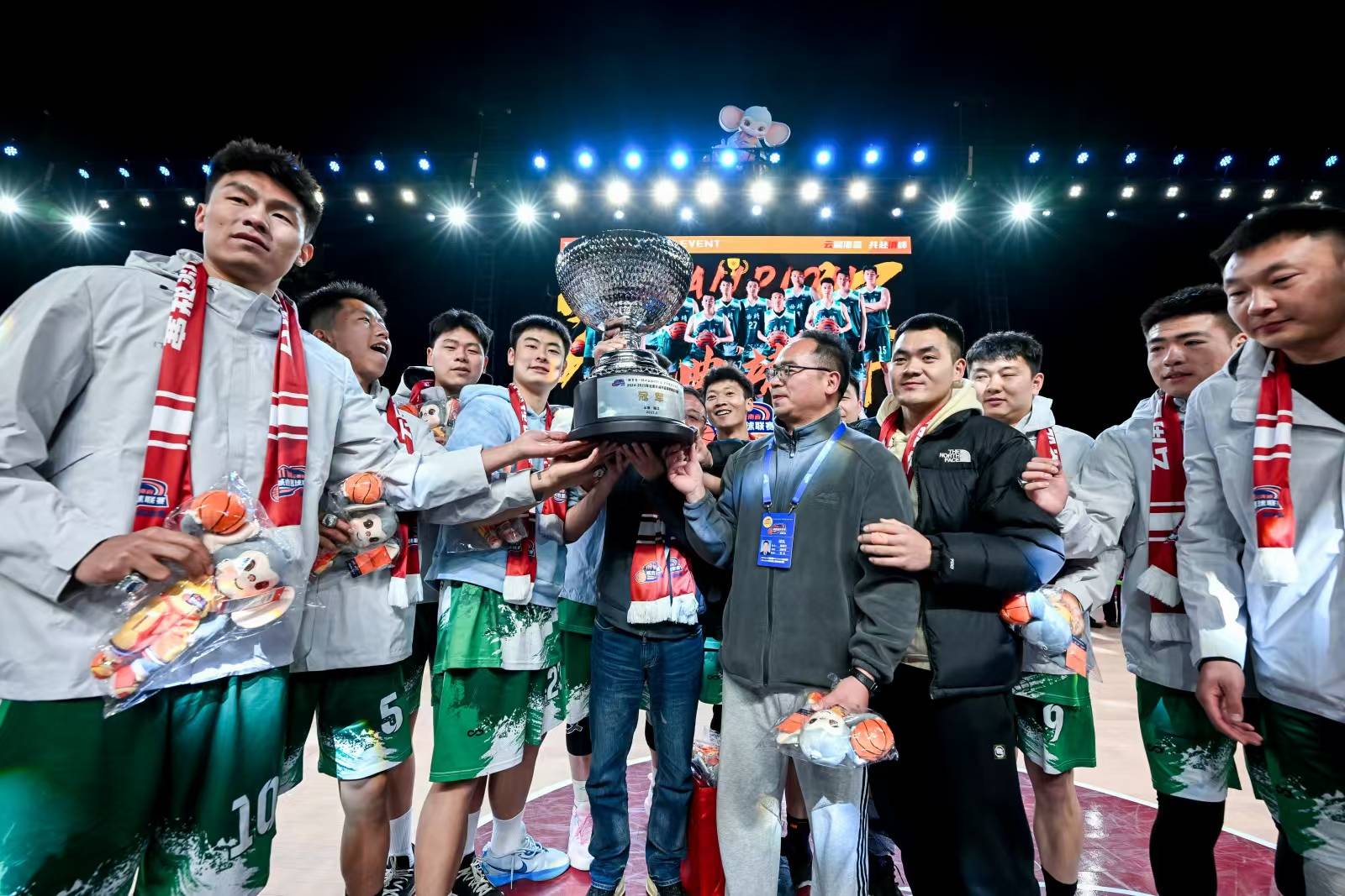 江苏男篮决胜云南队,全队紧张备战 江苏男篮决胜云南队,全队紧张备战