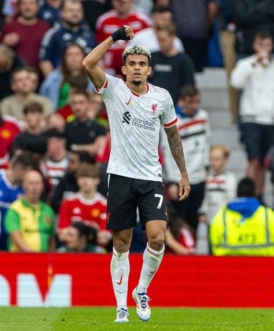 切尔西前锋梅开二度,助球队战胜对手 切尔西前锋梅开二度,助球队战胜对手