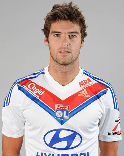 法国球星古尔库夫转投沙尔克,引发热议 法国球星古尔库夫转投沙尔克,引发热议