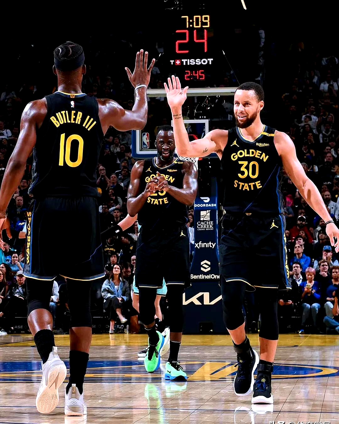 世俱杯冠军-勇士队后卫再砍40+,连续两场单场超40