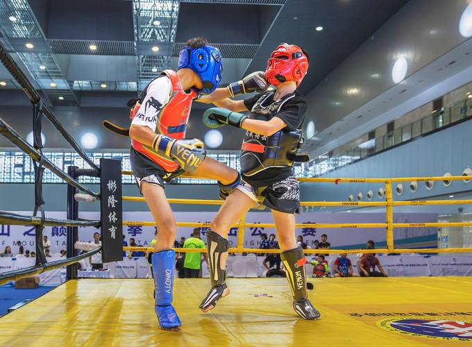 世俱杯冠军-火爆对决！拳击比赛激情搏击