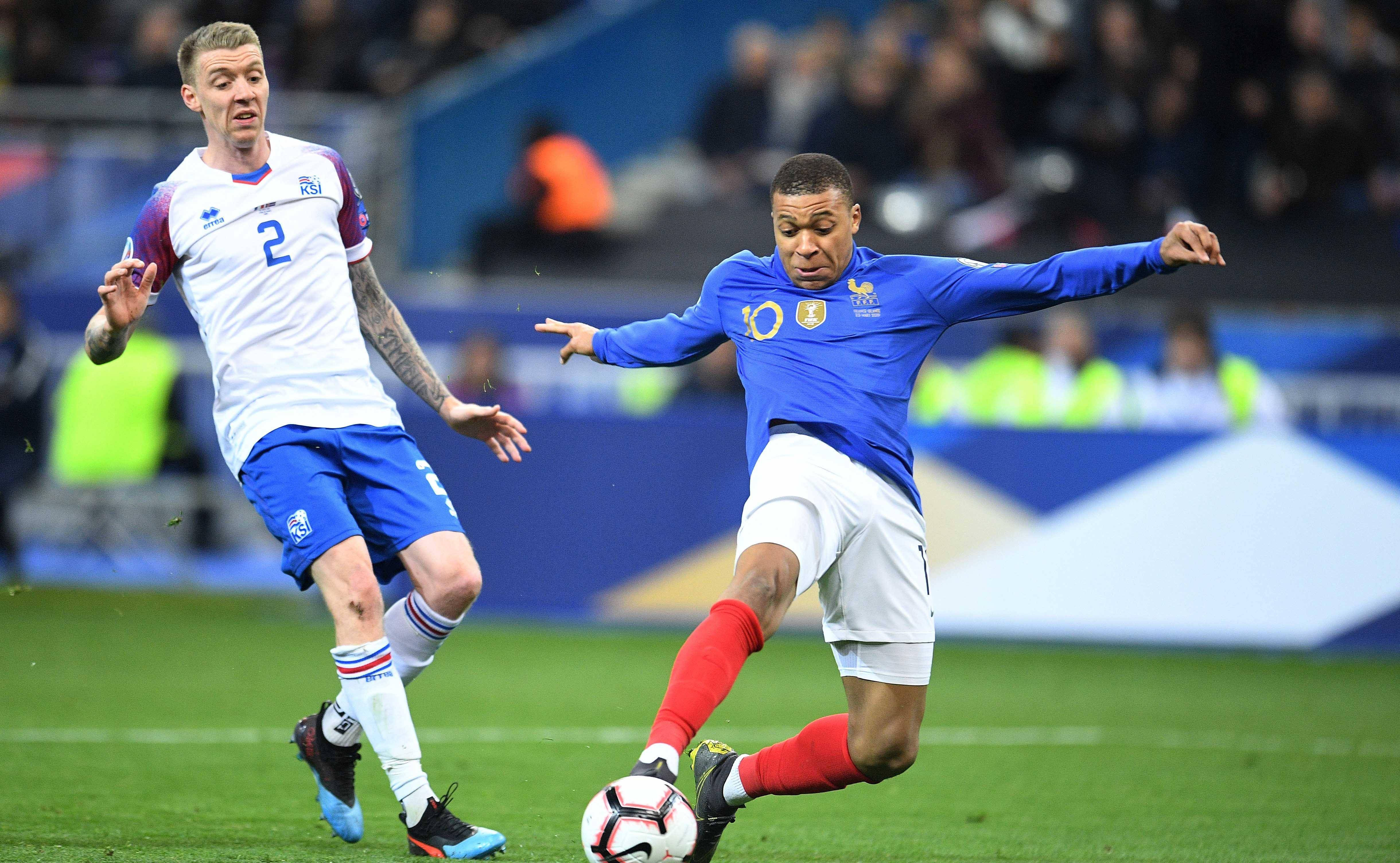 波兰在欧预赛中击败冰岛豪取胜利