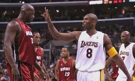 球星对决，让我们期待这场激烈的对抗