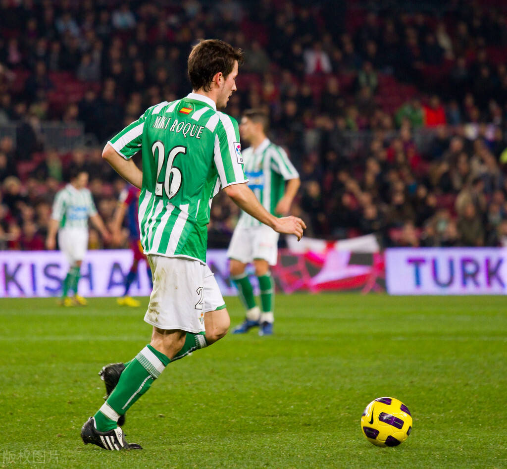 格拉纳达轻松击败巴列卡诺，继续保持不败纪录