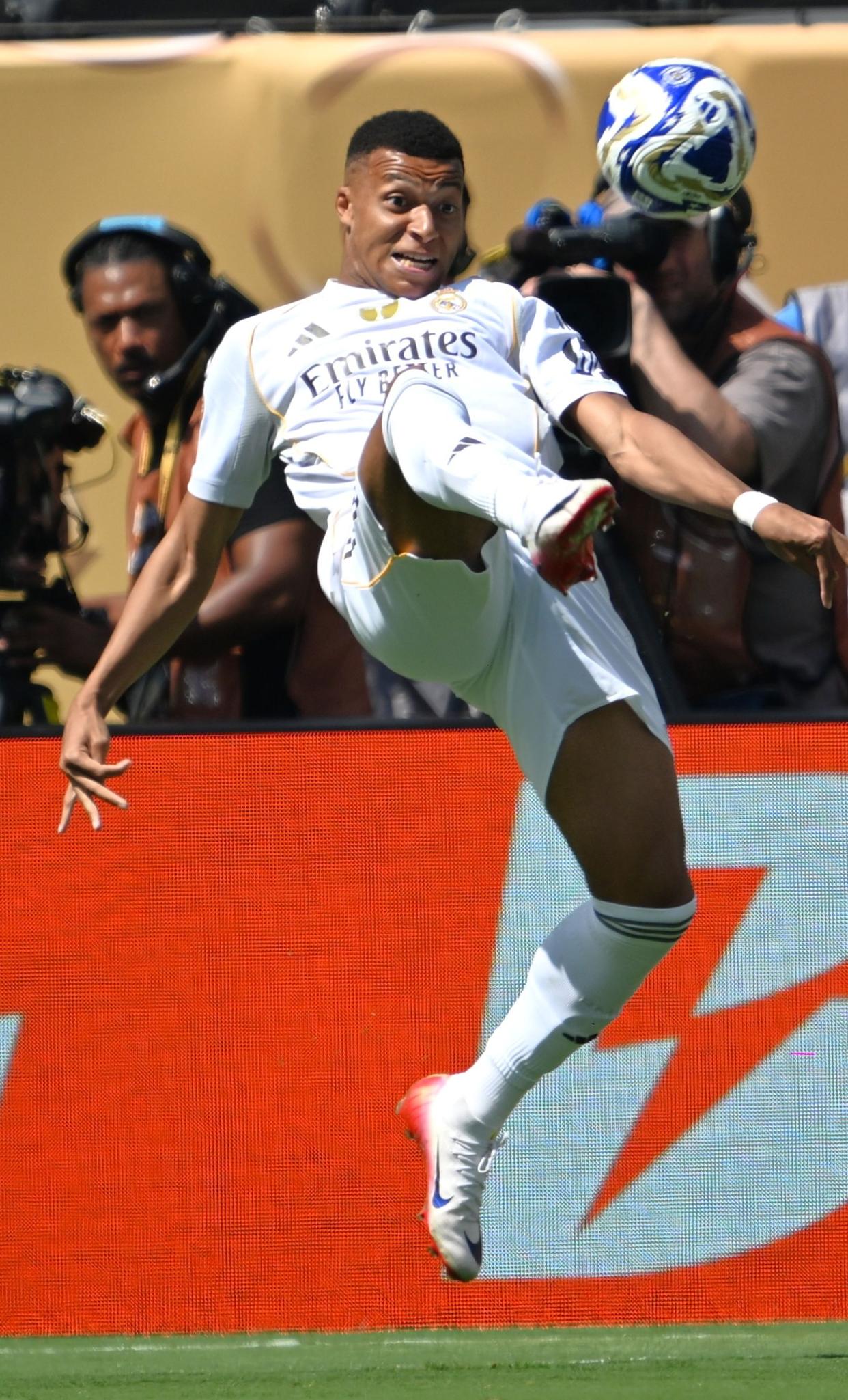 世俱杯-巴黎圣日耳曼惊险晋级，姆巴佩再次献绝杀