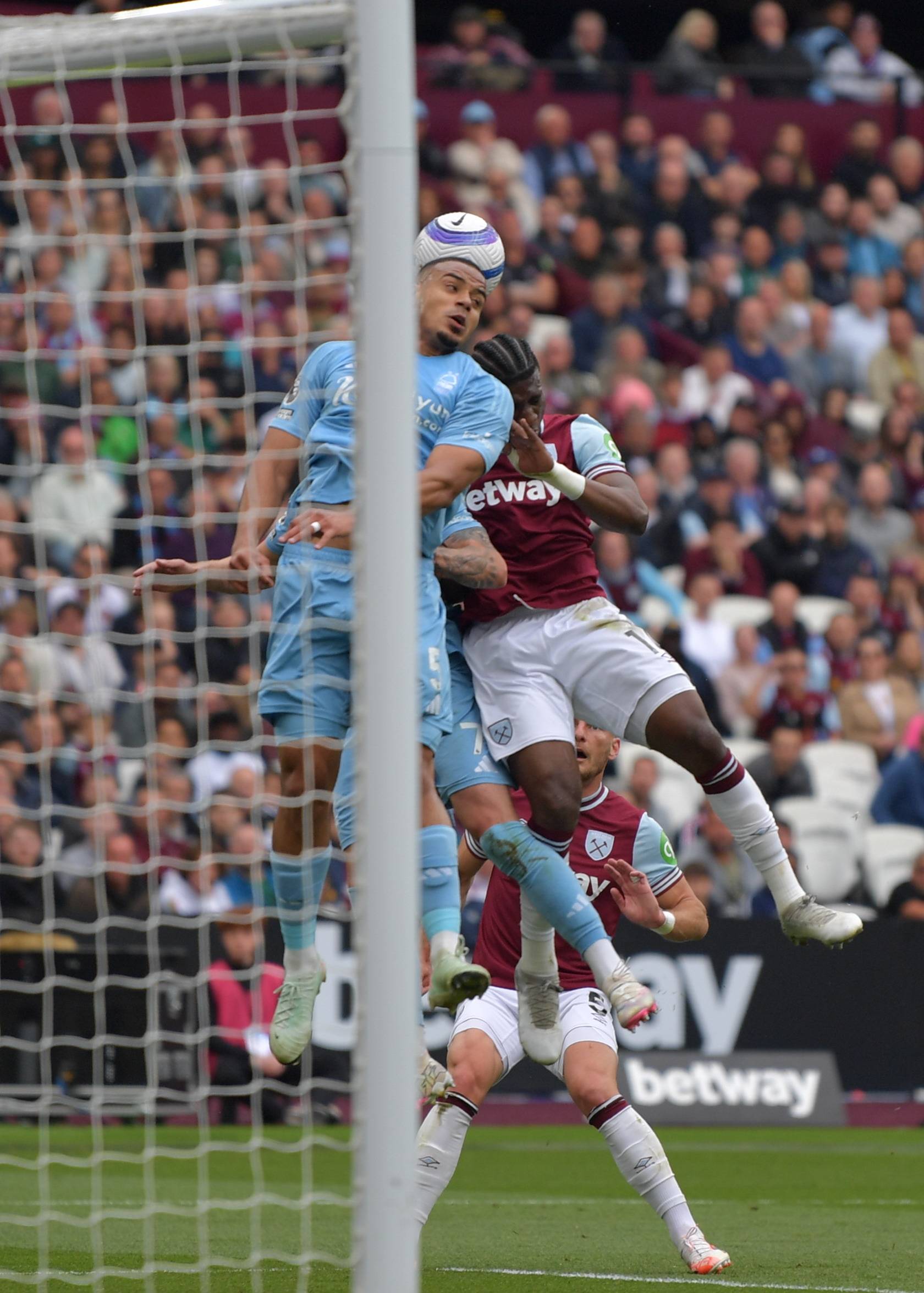 世俱杯冠军-汉诺威客场逆袭北威斯特法伦，取得惊险胜利