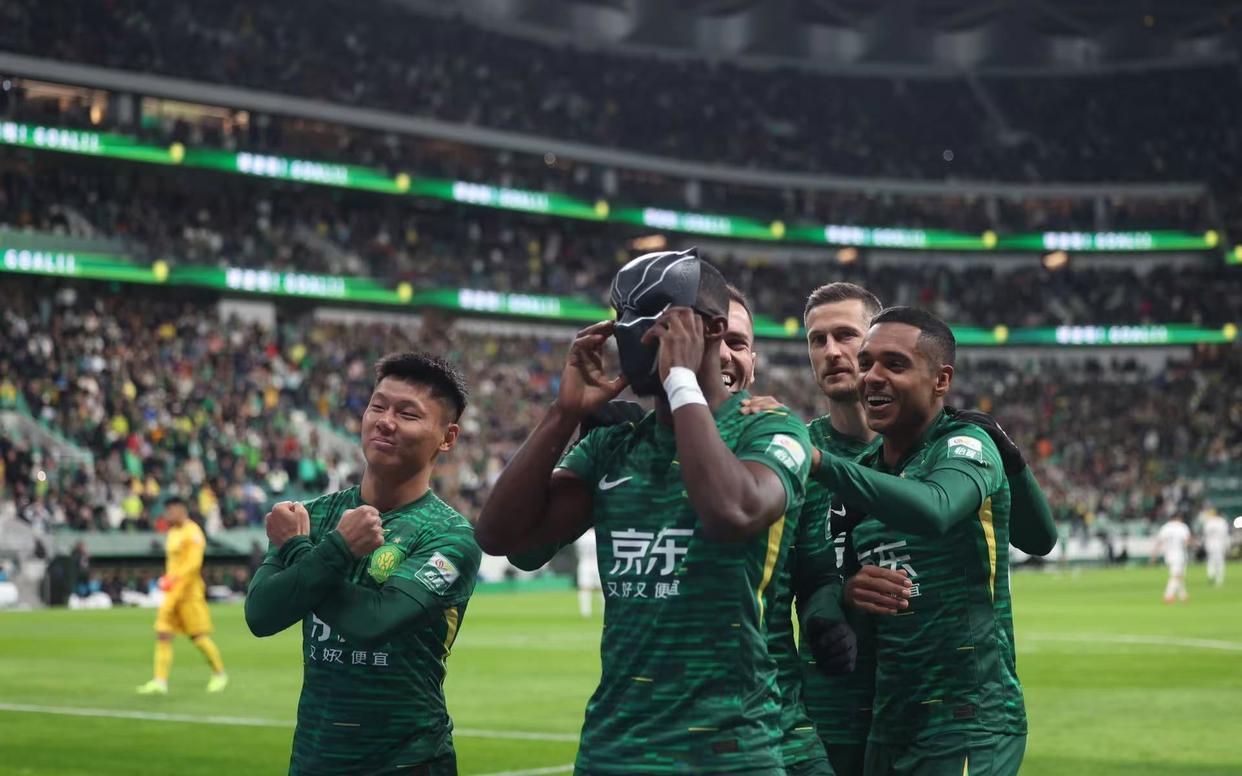 世俱杯分组-国安主场遭遇挑战:权健球迷齐聚观战