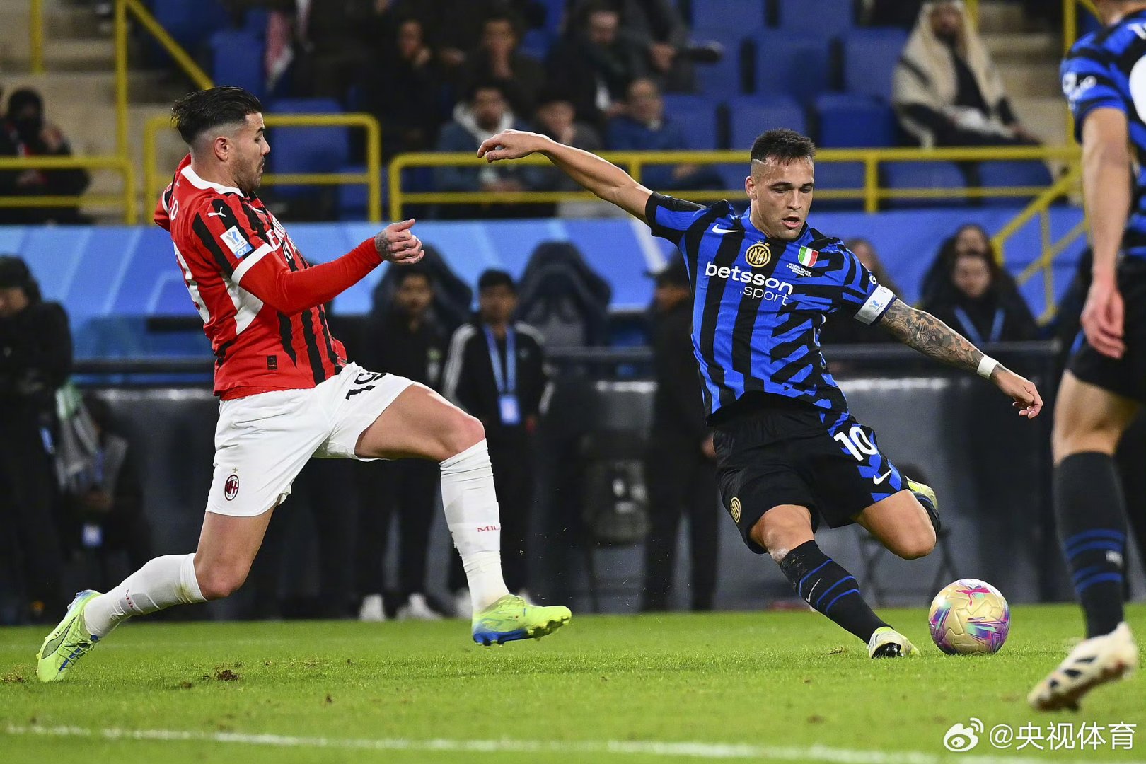 关于AC米兰主场平局，晋级前景渺茫的信息