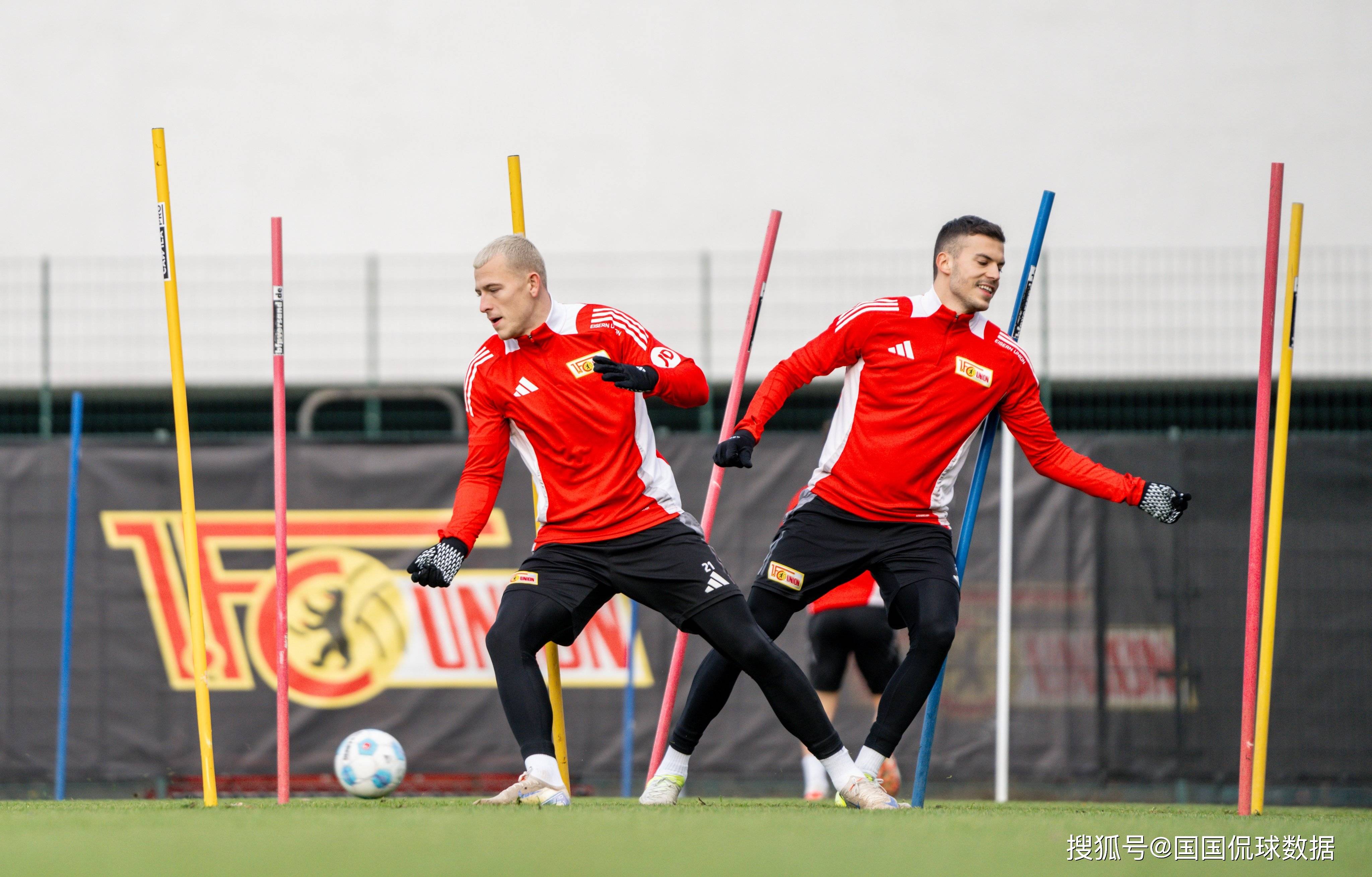 世俱杯改制-斯图加特前锋进球欲望强烈，积极进攻