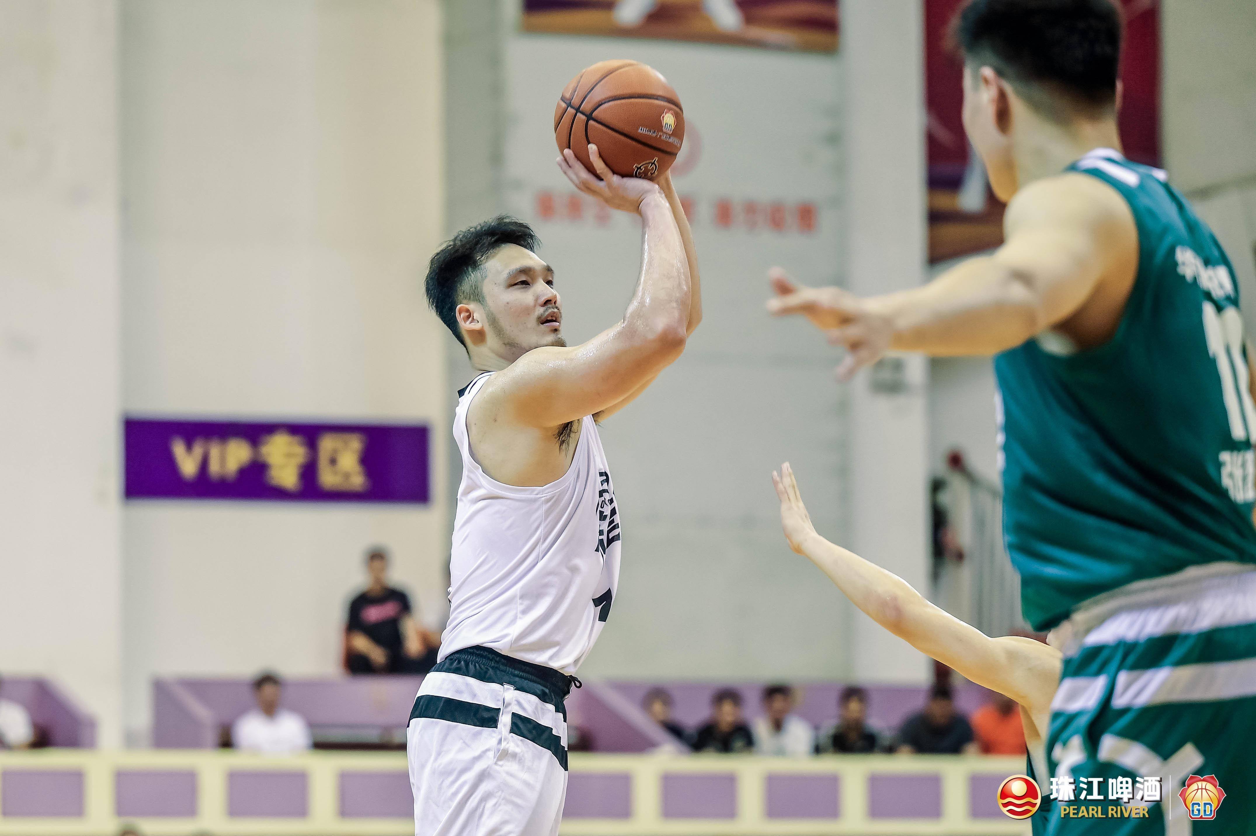 甘冈主场击败对手，士气高昂