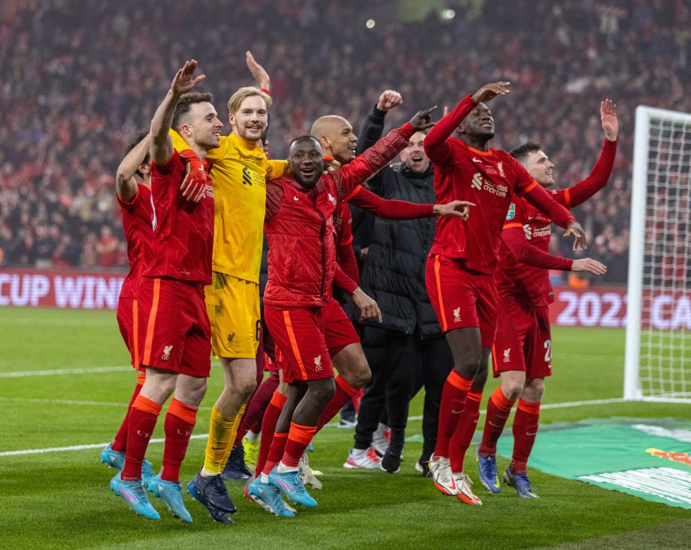 利物浦队在国际足球赛事中获得胜利