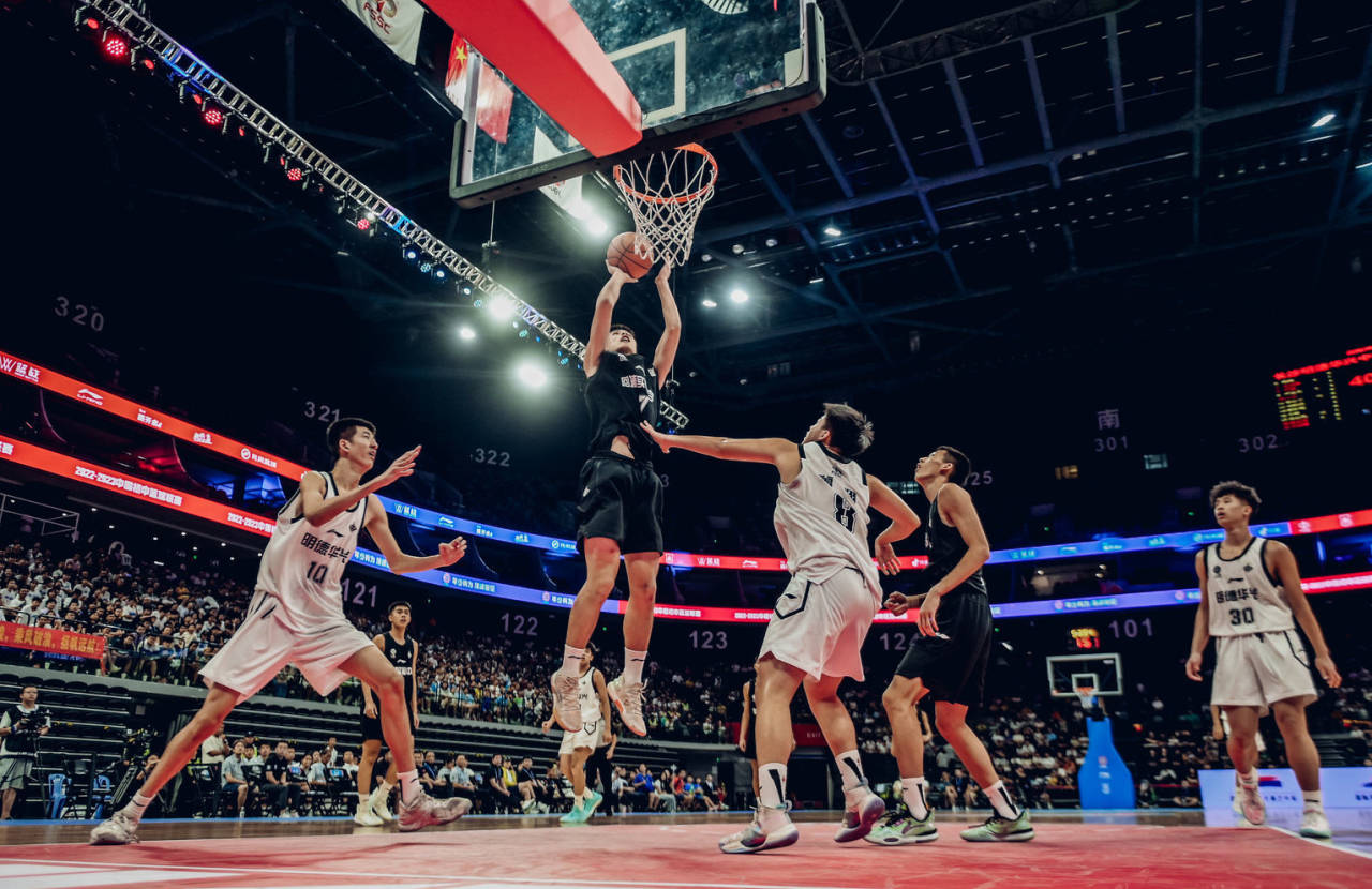 世俱杯改制-施浦尔球员赛事状态回升，展现出振奋精神