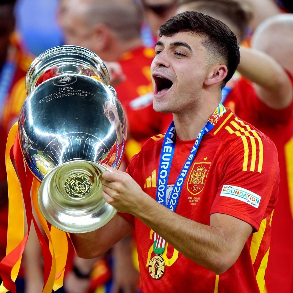 世俱杯冠军-巴萨新援首发,助球队轻松拿下胜利