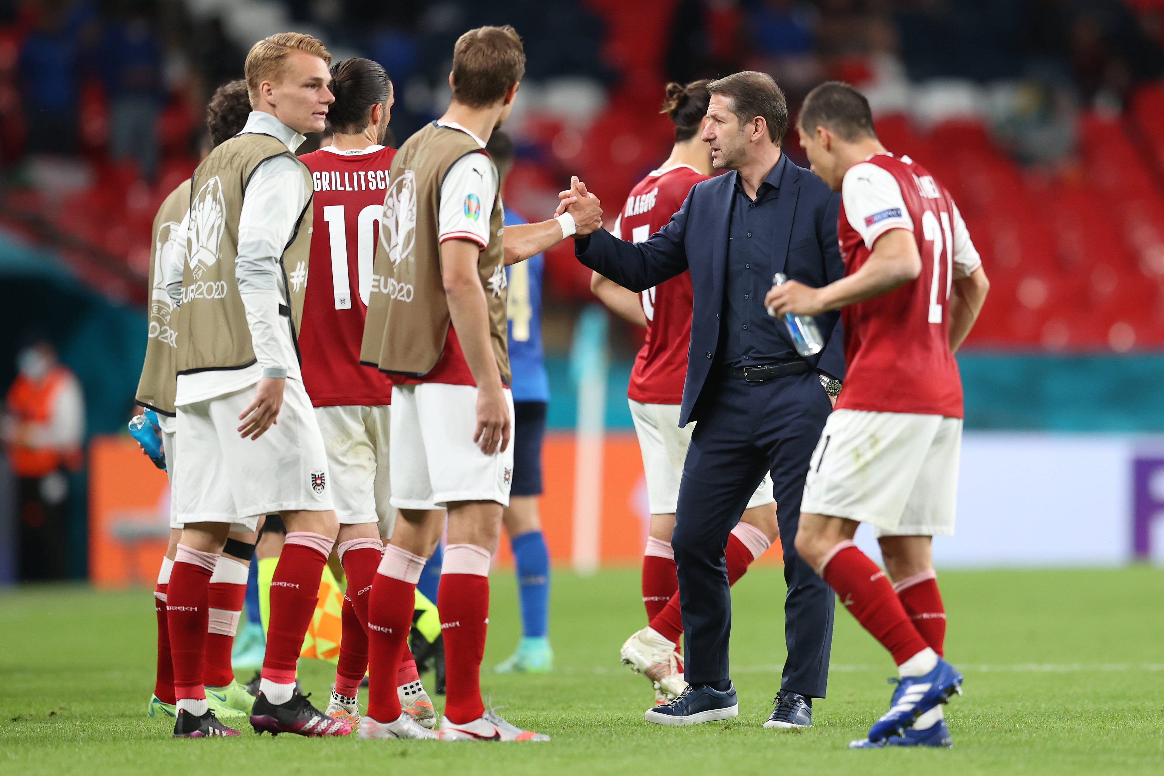 欧国联比赛世纪对决:双方强强碰撞令人震撼 欧国联比赛世纪对决:双方强强碰撞令人震撼