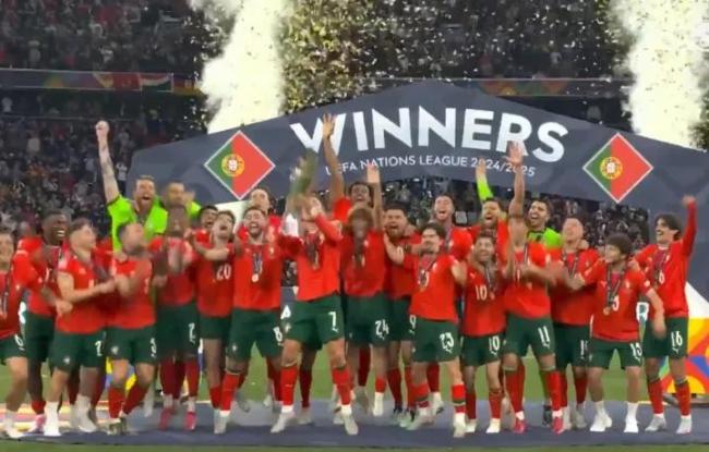 世俱杯赛程-欧国联比赛夺冠瞬间:球队欢呼雀跃的简单介绍