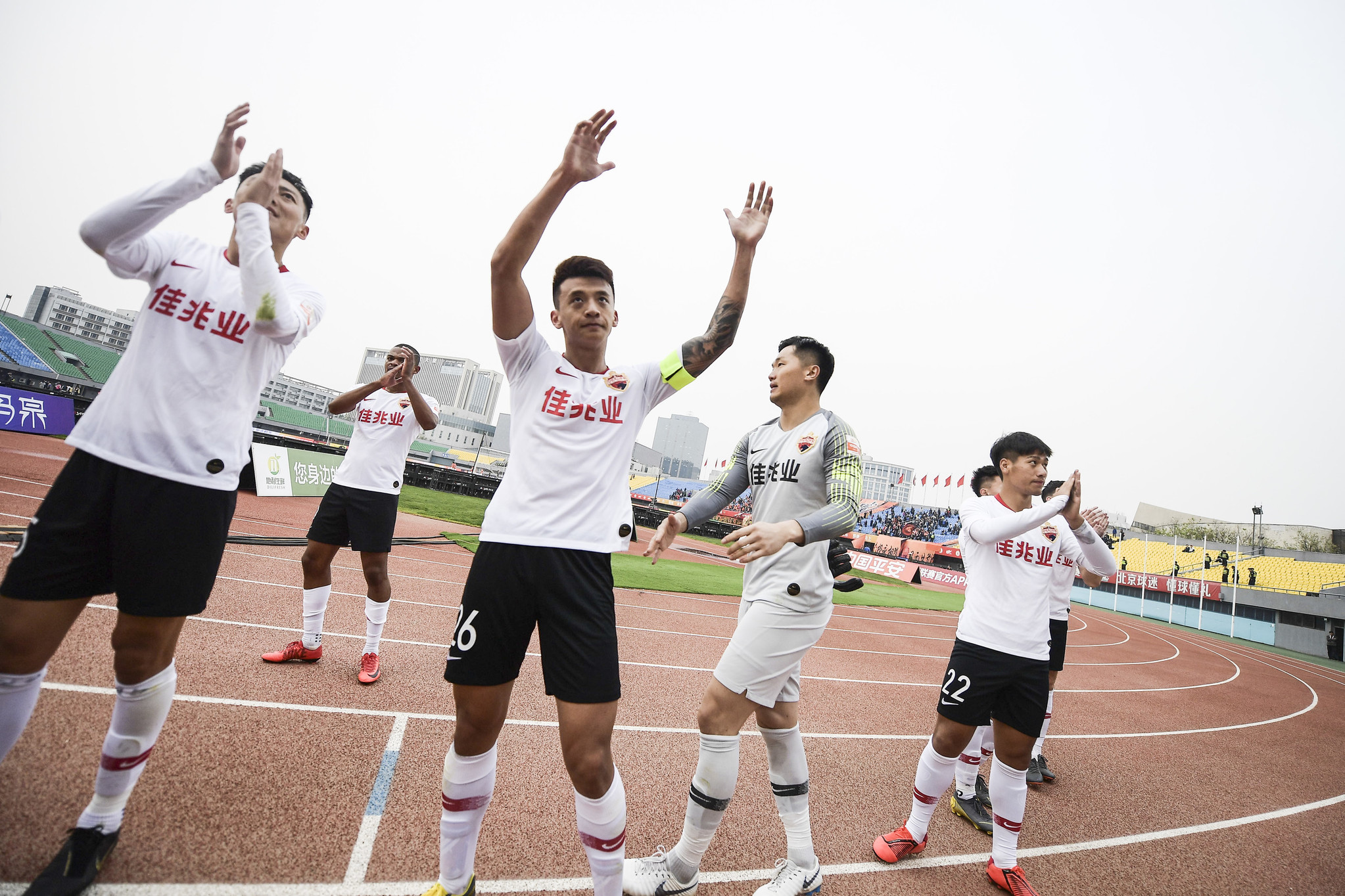 深圳佳兆业面临保级压力，球迷共同期待好结果的简单介绍