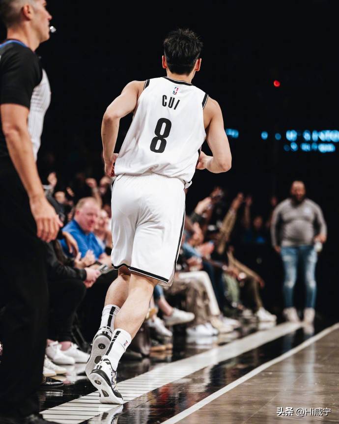 篮网队球员崭露头角，成功逆转比赛局势