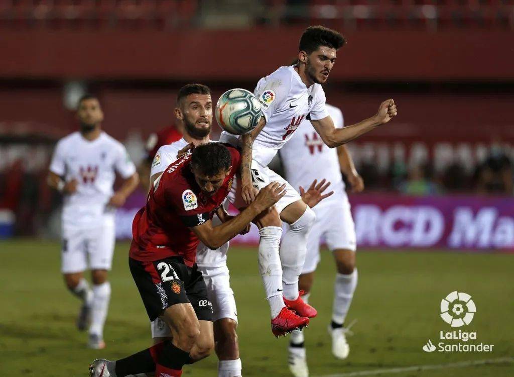 包含格拉纳达客场逆袭，豪取关键胜利的词条