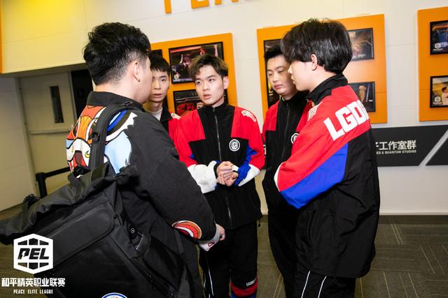 世俱杯赛程-包含LGD轻取100T,Inspired打出惊人五杀顶尖较量小组赛,技惊四座的词条