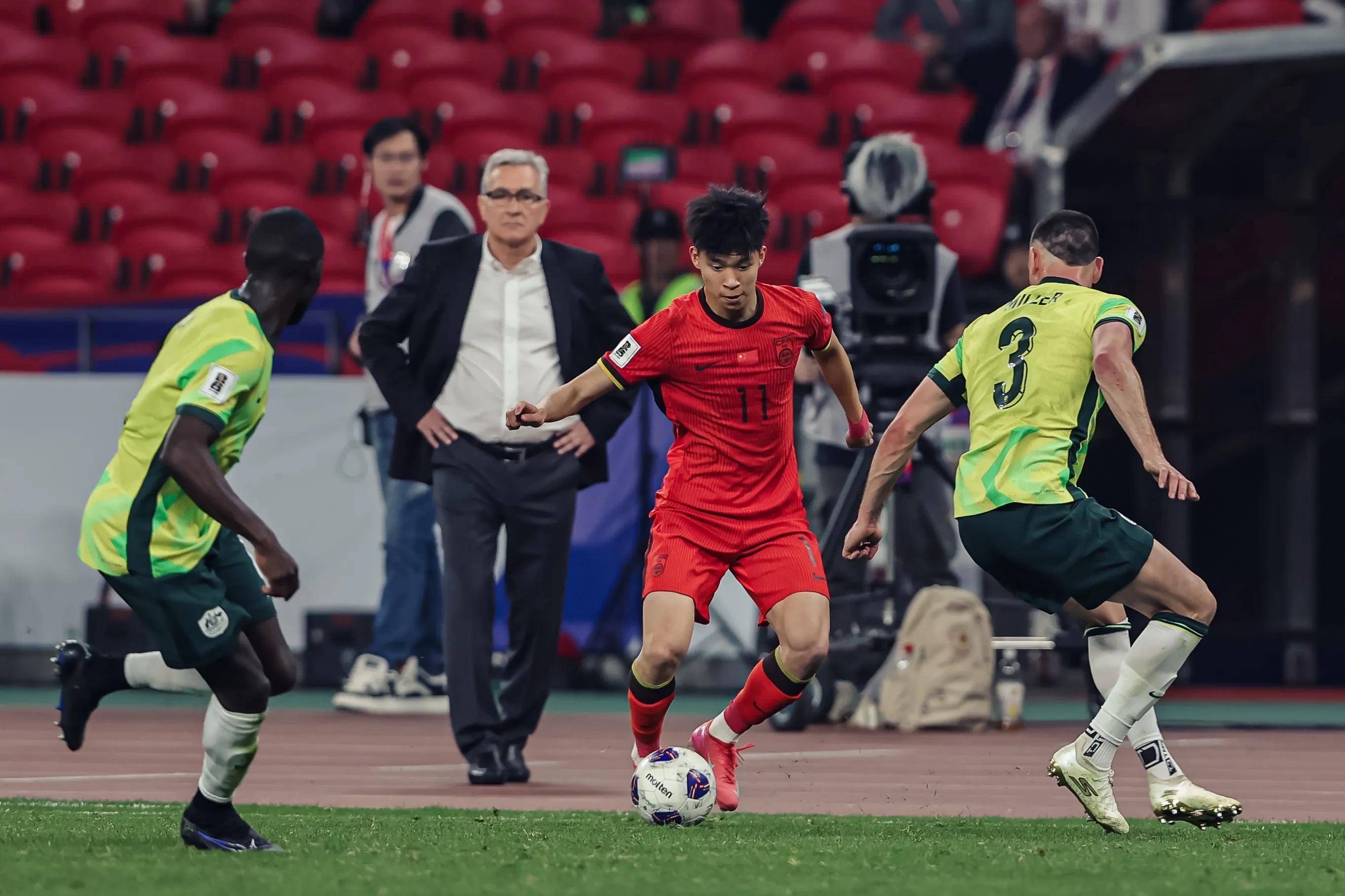 新人球员崭露头角,成为球队新希望 新人球员崭露头角,成为球队新希望