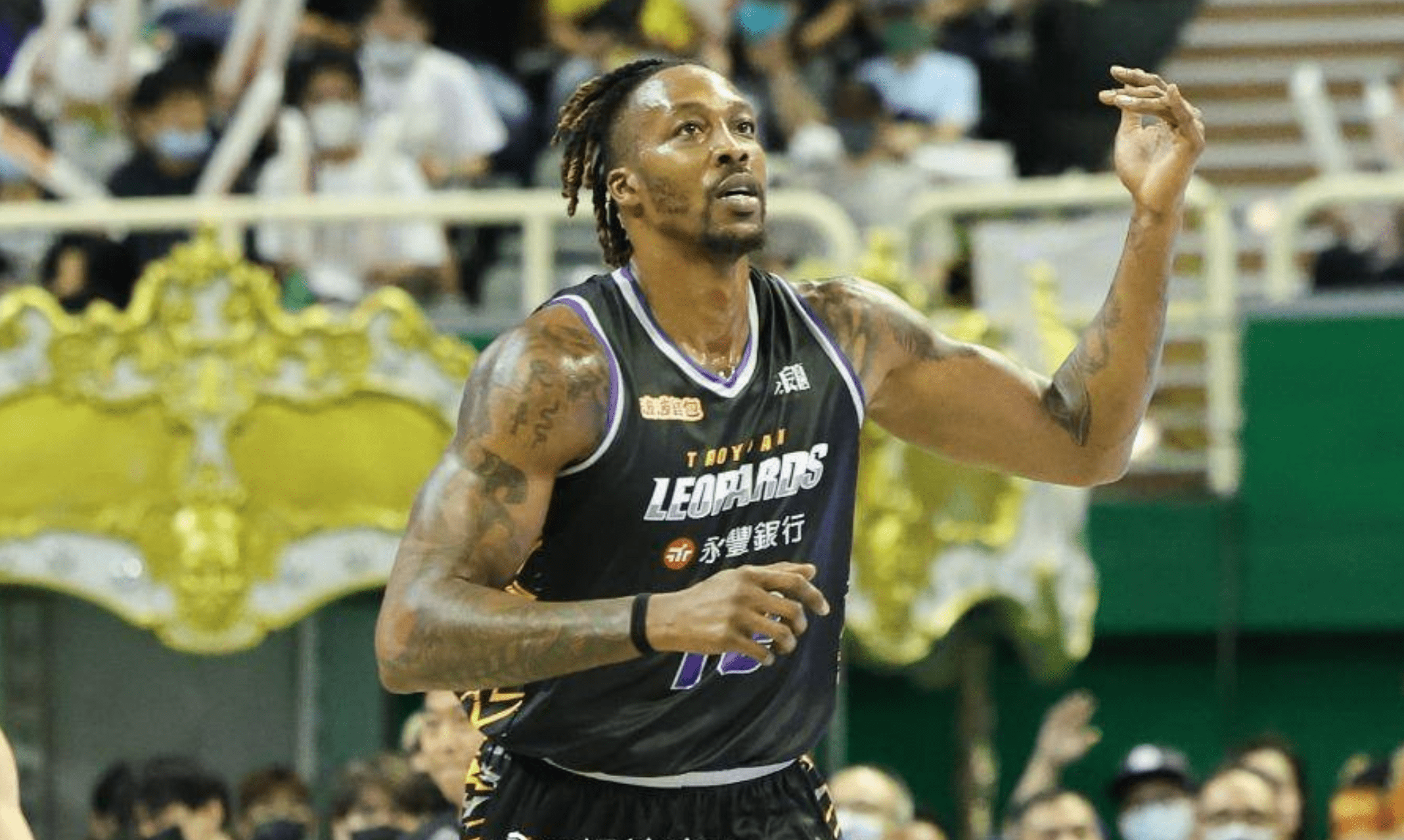 包含霍华德获得“最佳防守球员”奖项的词条