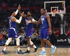 世俱杯决赛-快船客场逆转:乔治率队力克对手展现实力追平比分