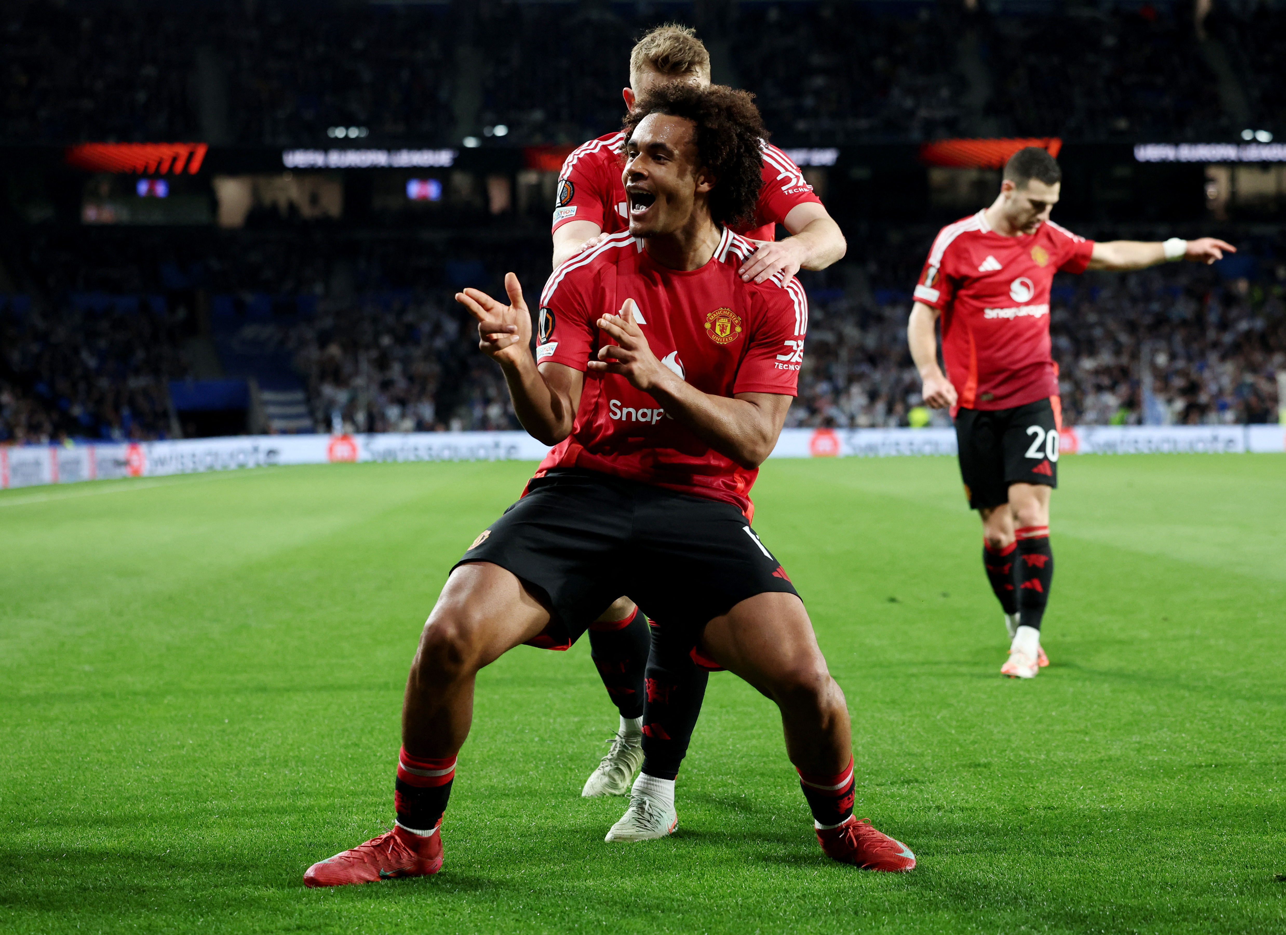 曼联客场大胜沃特福德,连胜势头不断 曼联客场大胜沃特福德,连胜势头不断