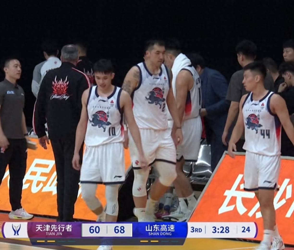 包含广州队碾压雷霆，陶汉林高光表现的词条