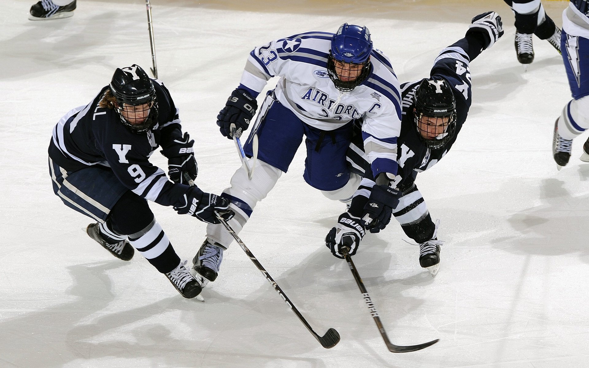 猛龙铁翼锁洛城，神灯一指定乾坤