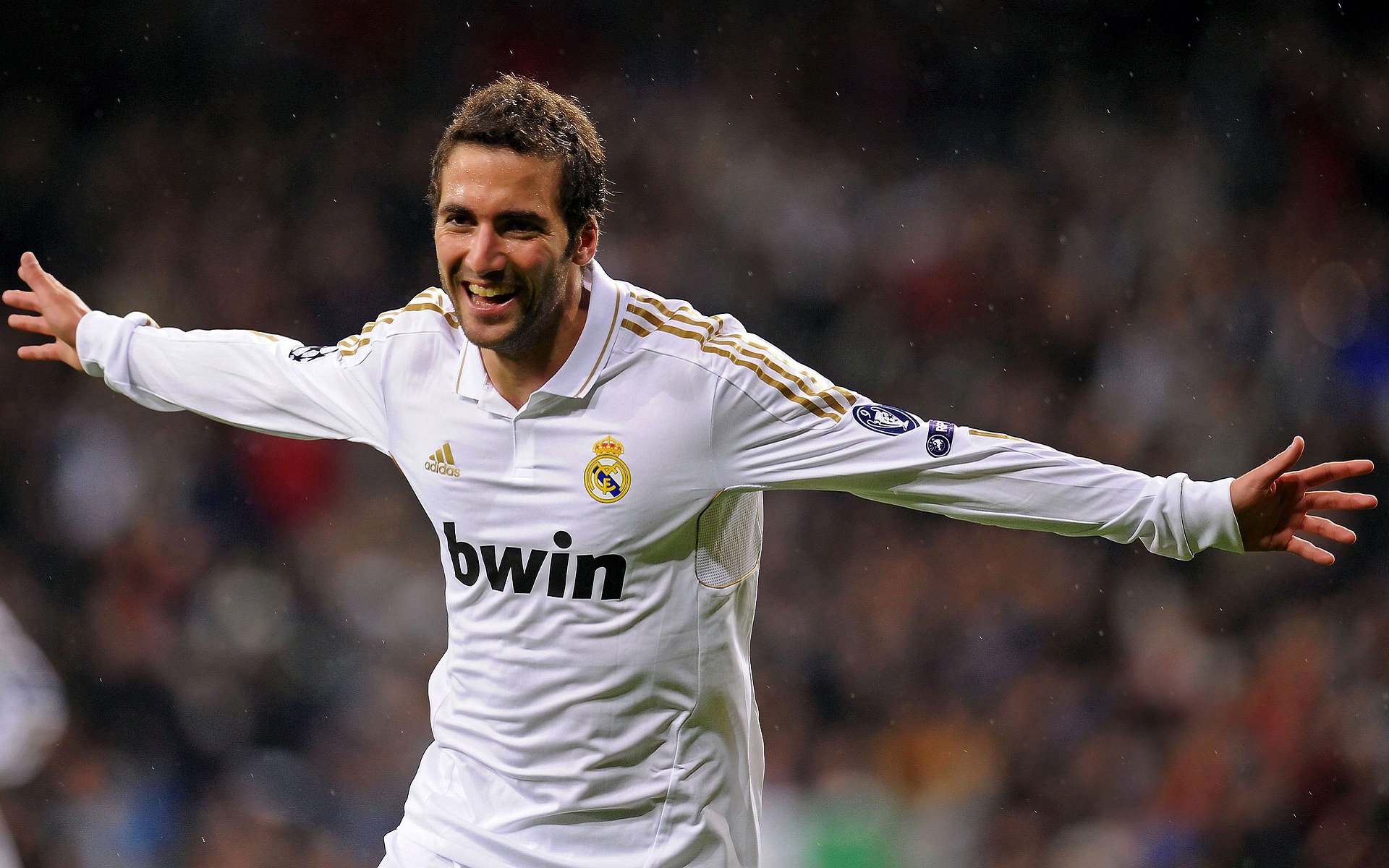 绿茵场上的全能战士，英格拉姆如何以一己之力定义德甲争冠史诗之夜